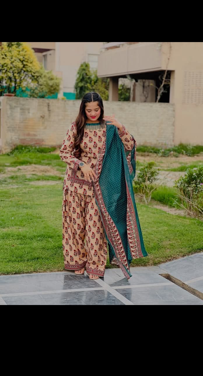 LAWN DIGITAL PRINT 3PC STITCHED FOR GIRLS