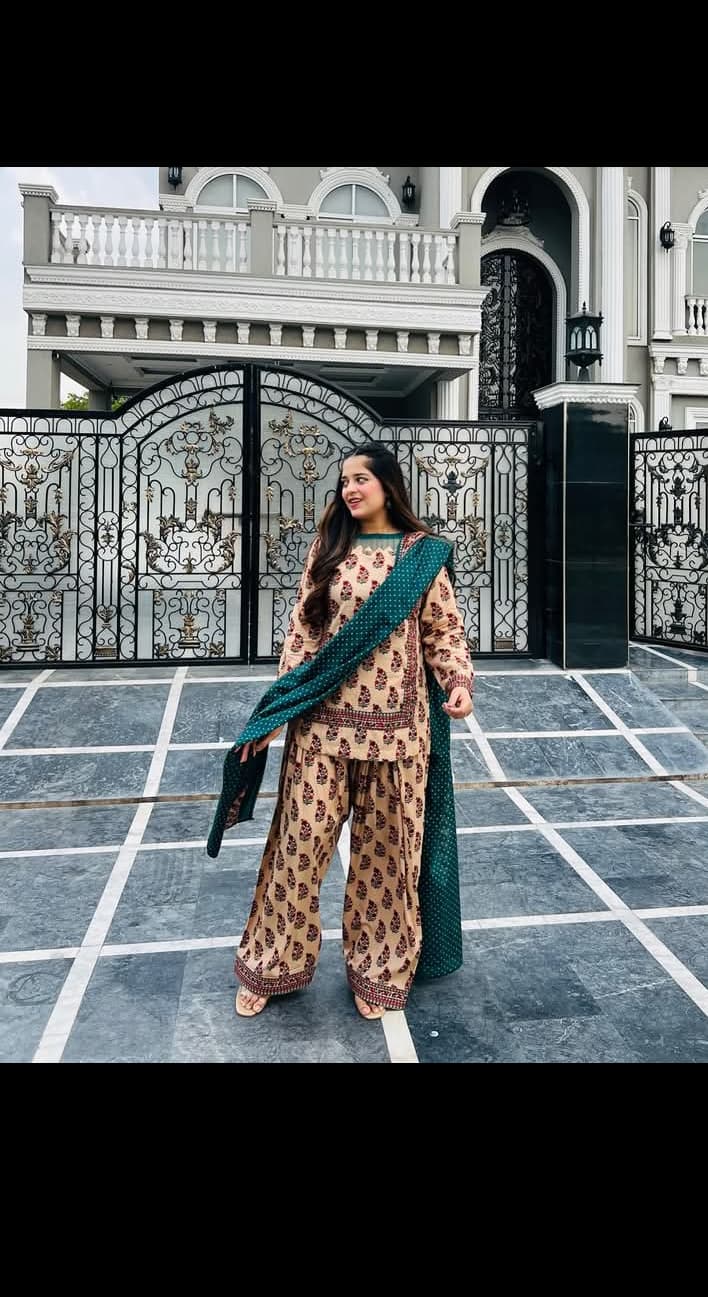 LAWN DIGITAL PRINT 3PC STITCHED FOR GIRLS