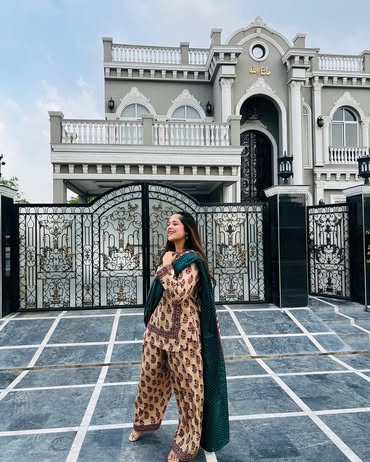LAWN DIGITAL PRINT 3PC STITCHED FOR GIRLS